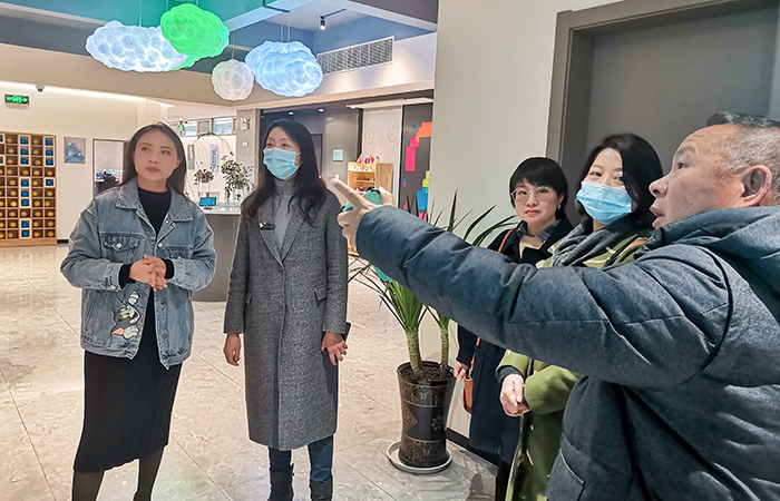 1639978166468900.jpg (小圖)參觀學(xué)習(xí)2.jpg