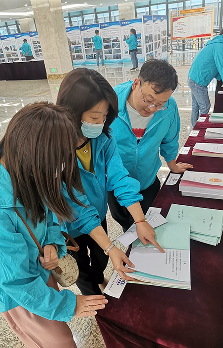 xiao 認(rèn)真學(xué)習(xí)、翻閱新《安全法》15.jpg